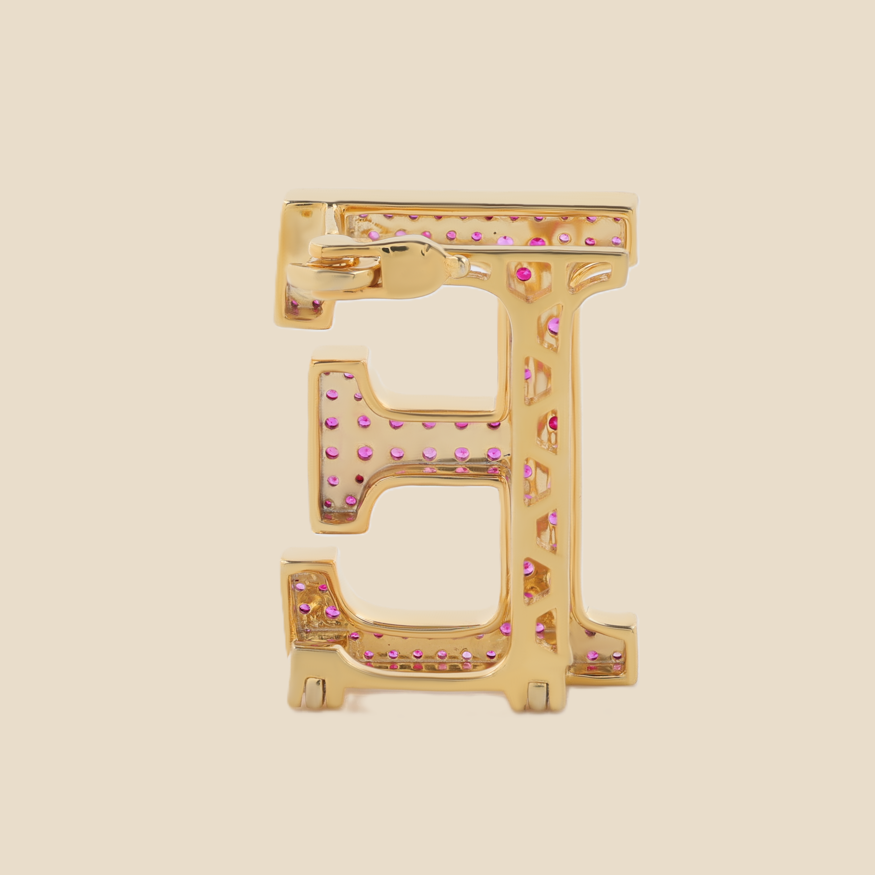 Letter E in Rubies Tavari