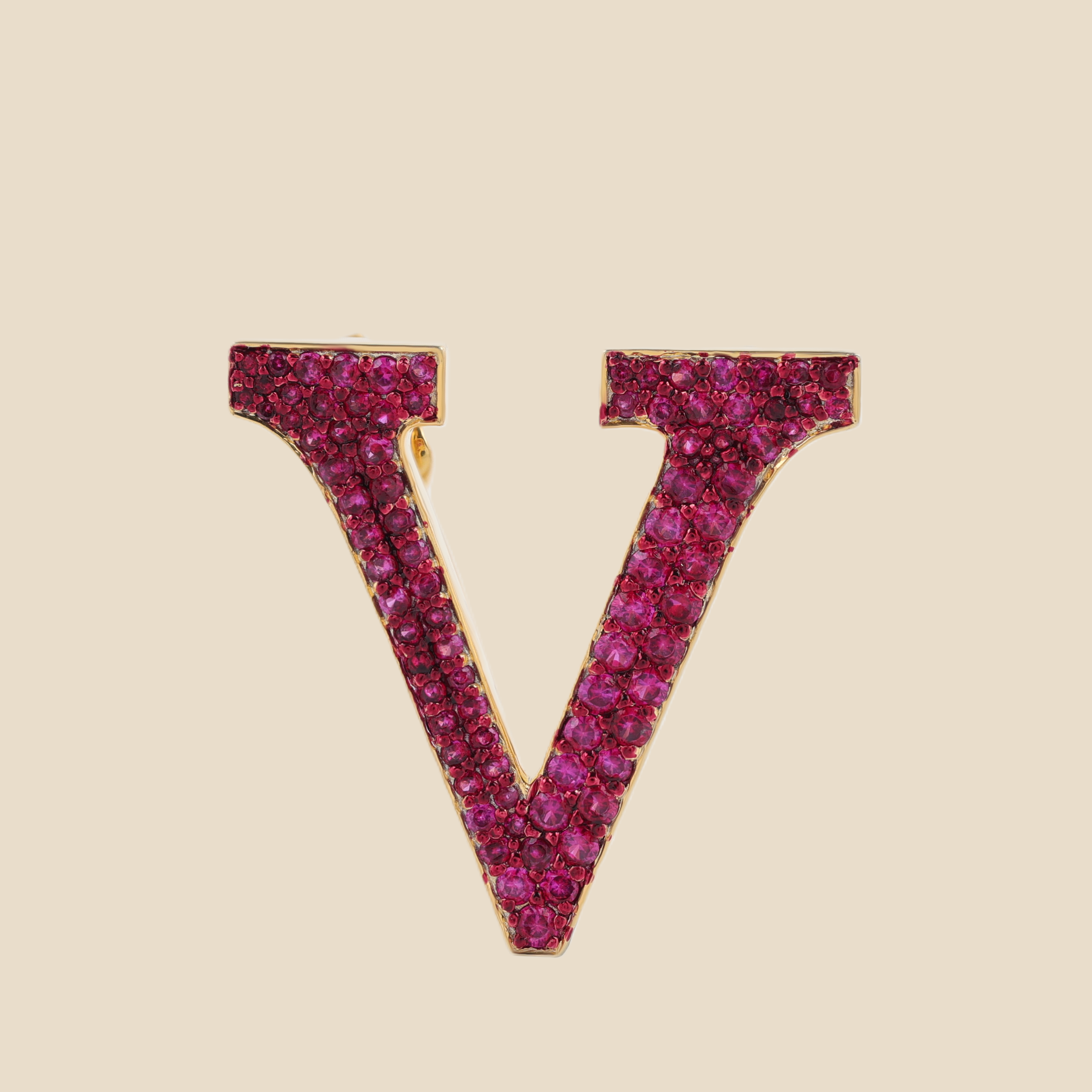 Letter V in Rubies Tavari