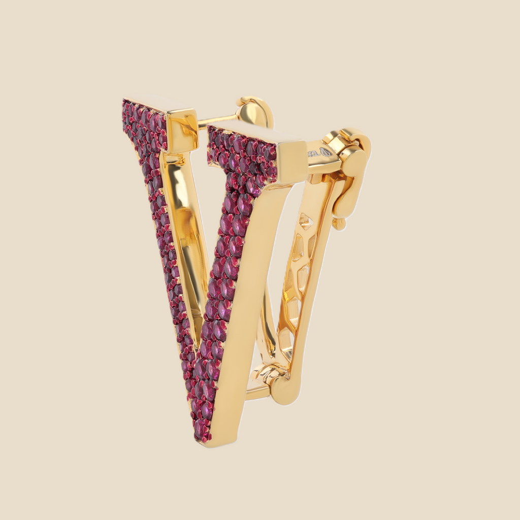Letter V in Rubies Tavari