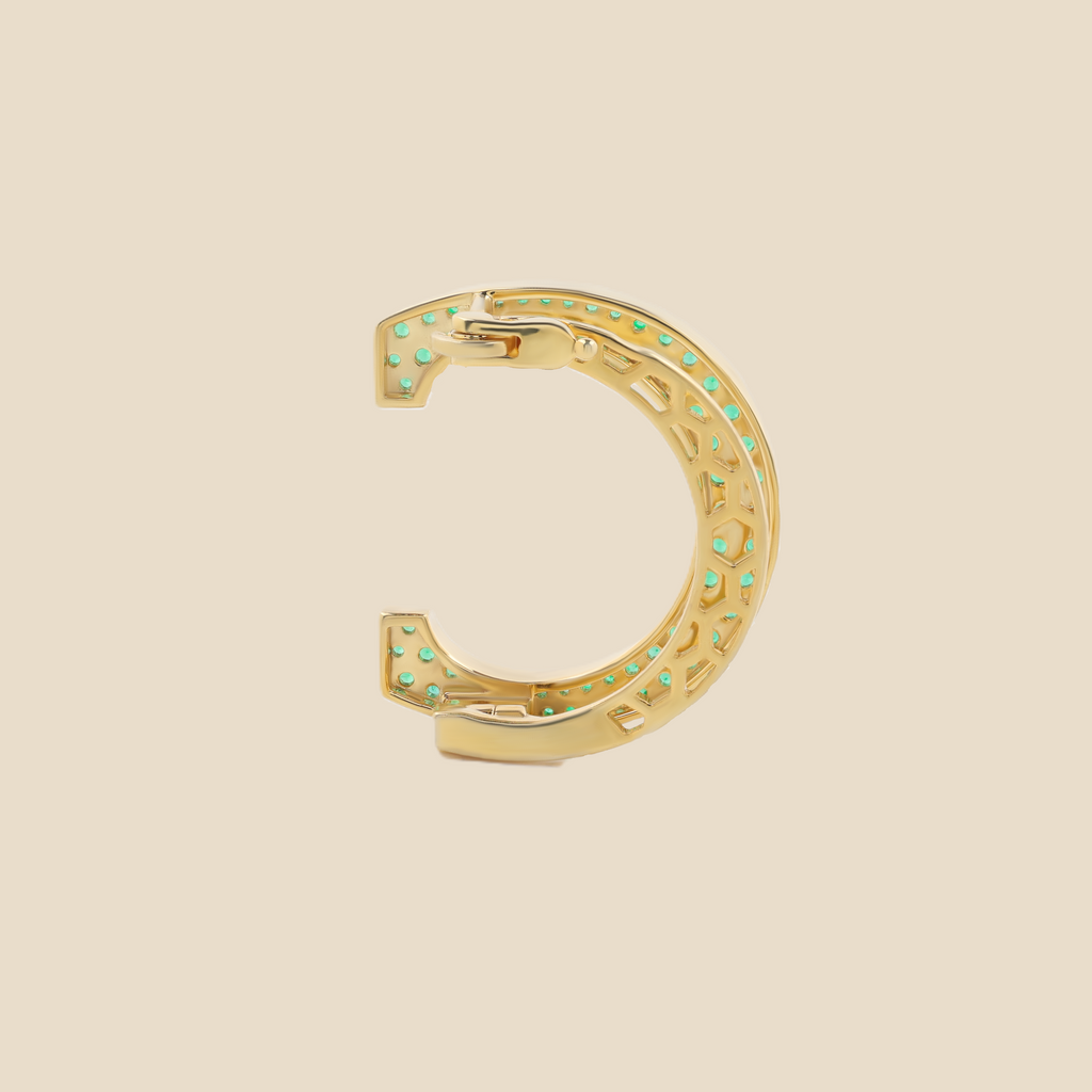 Letter C in Emerald Tavari