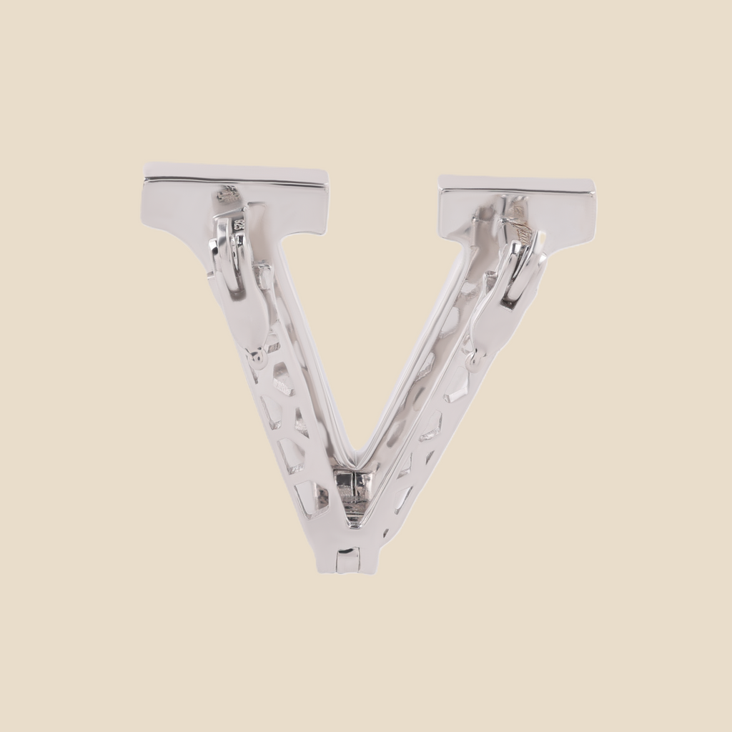 Letter V Tavari