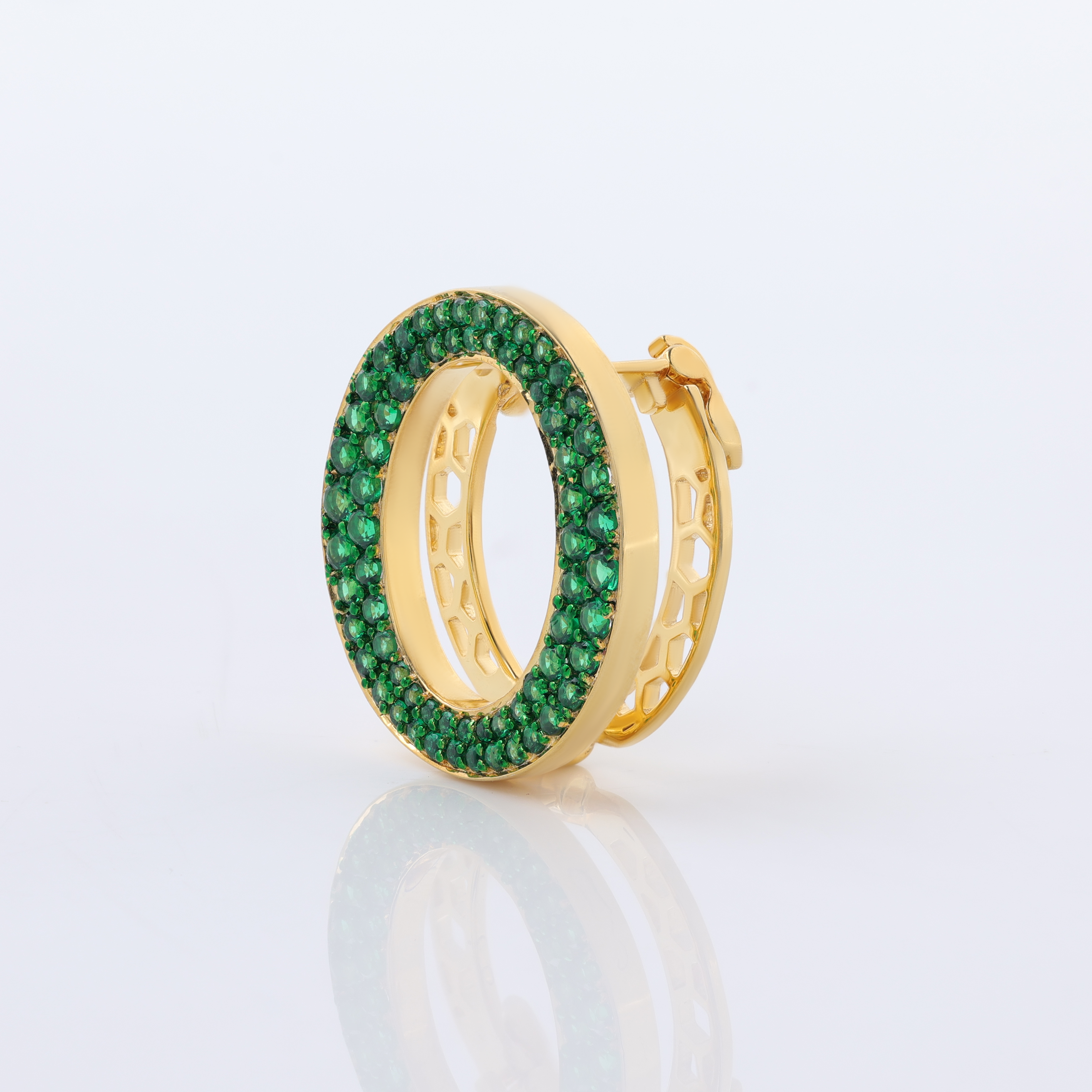 Letter O In Emerald Tavari